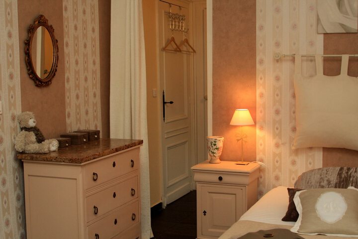 Room 28 of 74