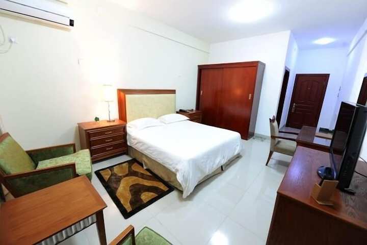 Room 8 of 20