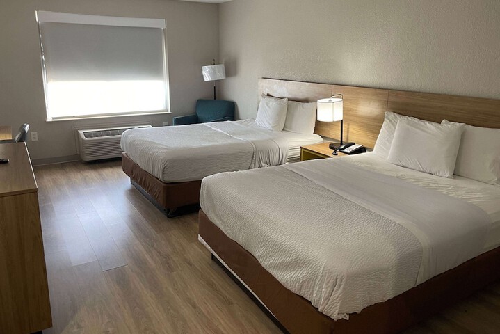 2 Queen Beds Accessible (3 of 6)