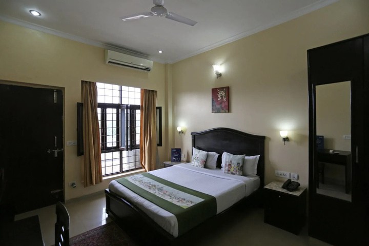 Room 6 of 14