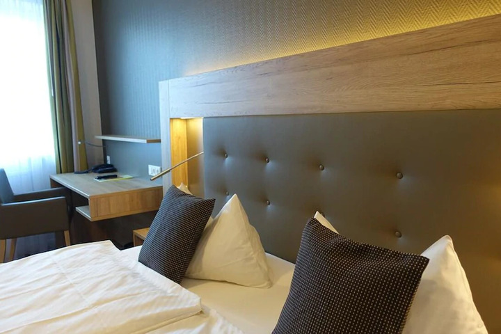 Room 3 of 10