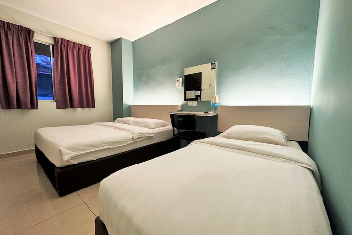 Room 7 of 28