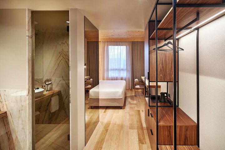Room 9 of 52