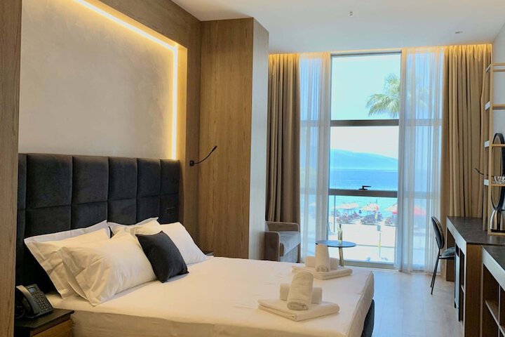 Room 35 of 71