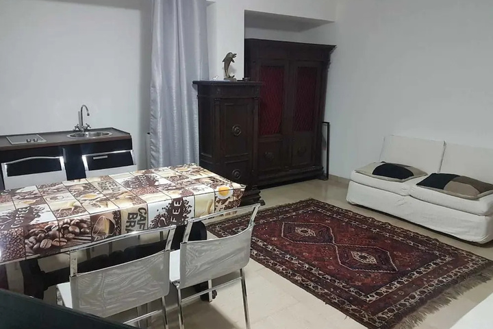 Room 4 of 6