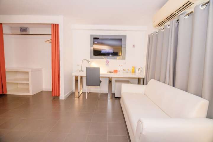 Room 15 of 34