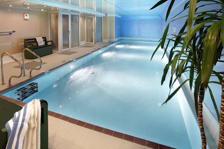Pool 100 of 103