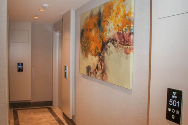 Ballroom/Hall 31 of 34