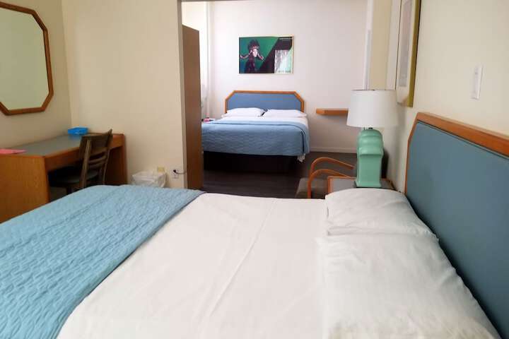 Room 10 of 38
