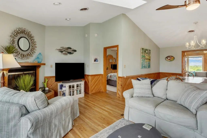 Room 4 of 13