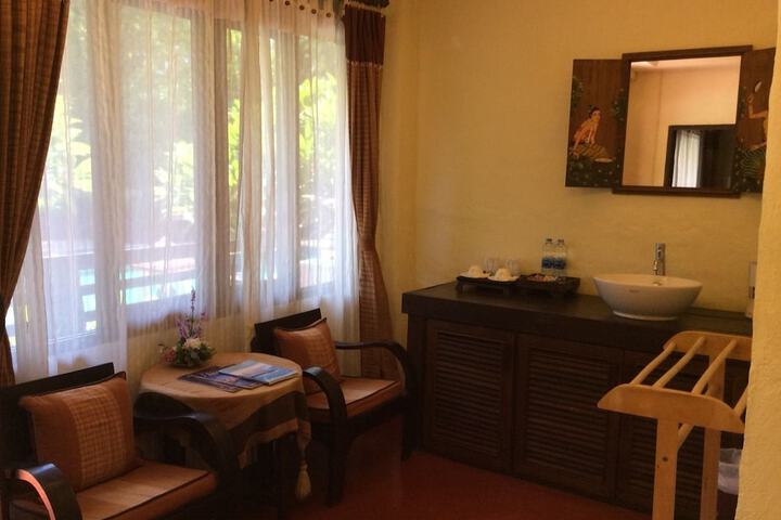 Room 10 of 18