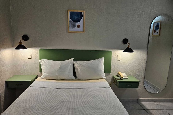 Room 14 of 32