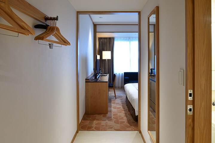 Room 16 of 73