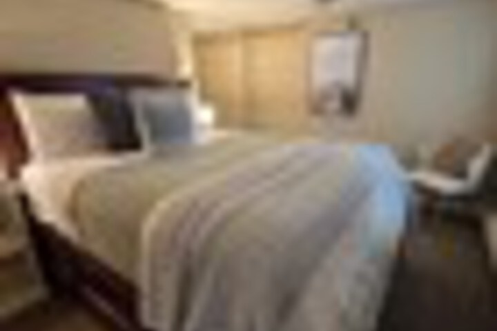 Room 107 of 297