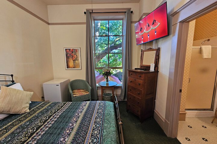 Room 50 of 103