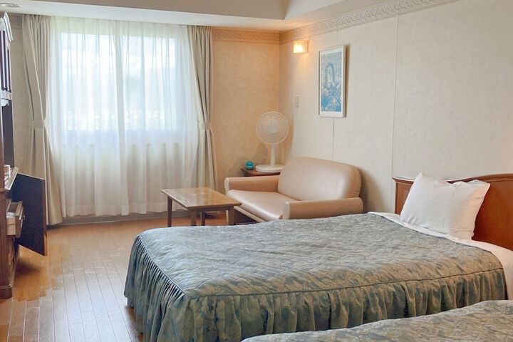 Room 12 of 40