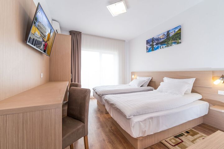 Room 3 of 73