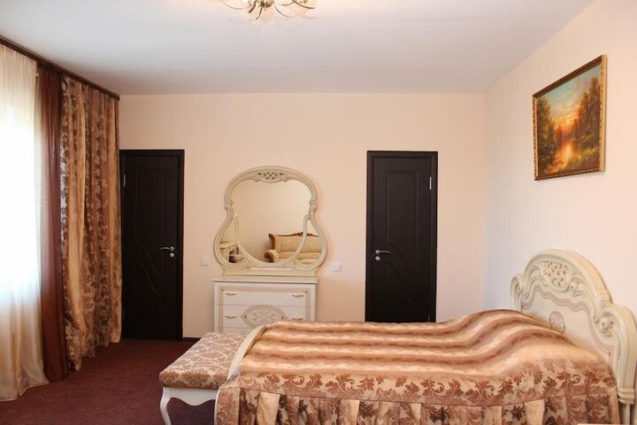 Room 8 of 37