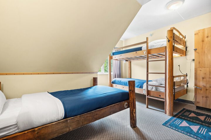 Room 33 of 83