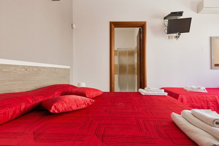 Room 3 of 43