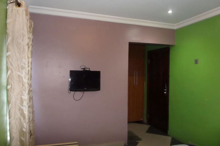 Room 8 of 14