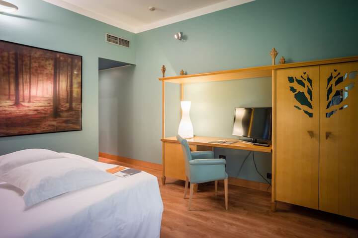 Room 9 of 56