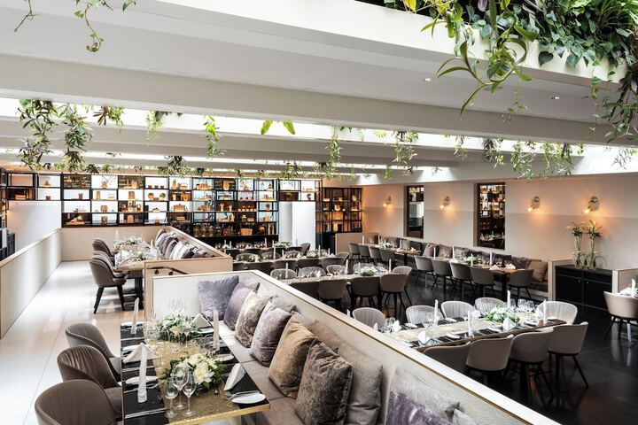 Ballroom/Hall 117 of 158