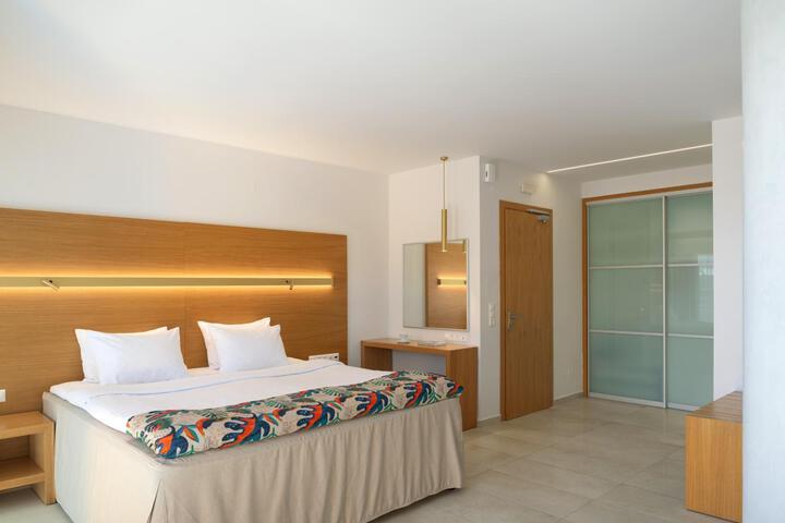 Room 47 of 152