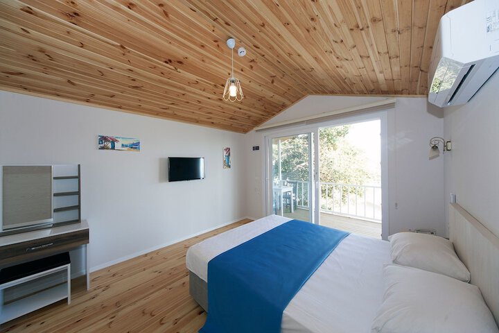 Room 13 of 60