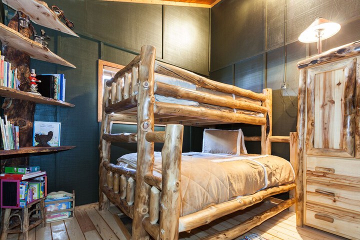Room 2 of 26