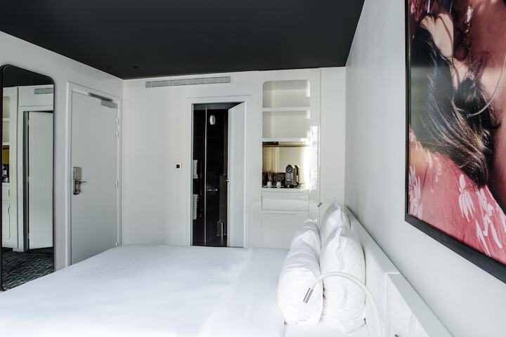 Room 7 of 79