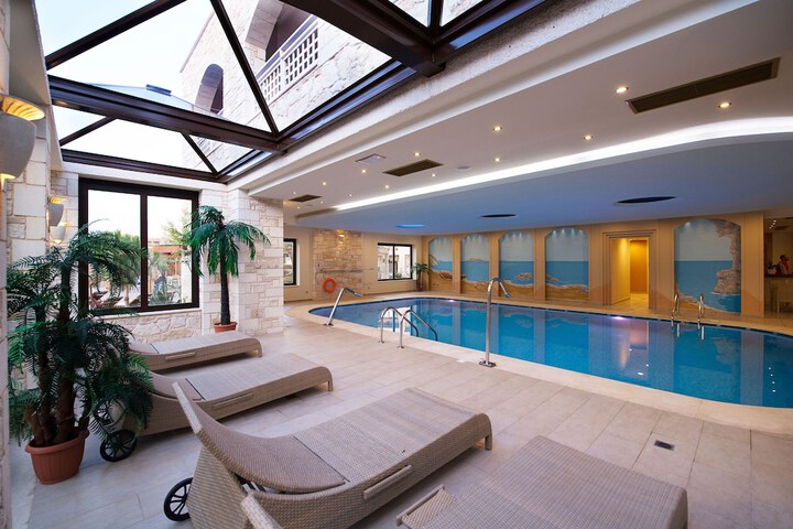 Hotel Pool