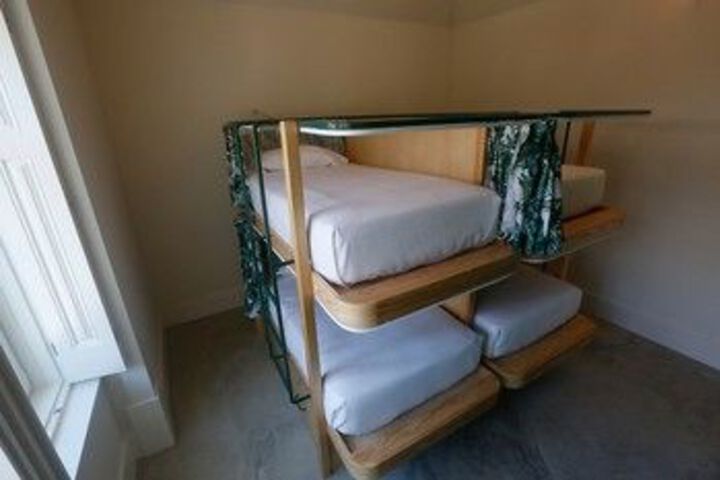 Room 18 of 119