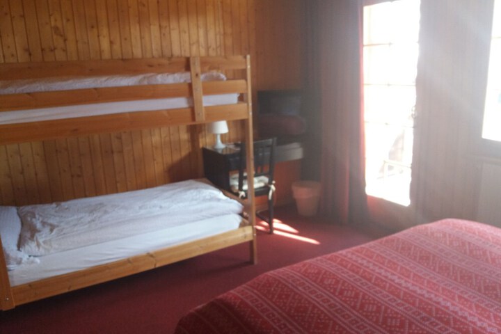 Room 6 of 32