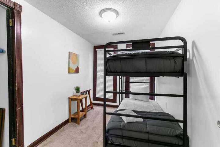 Room 3 of 38