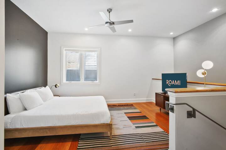 Room 33 of 146