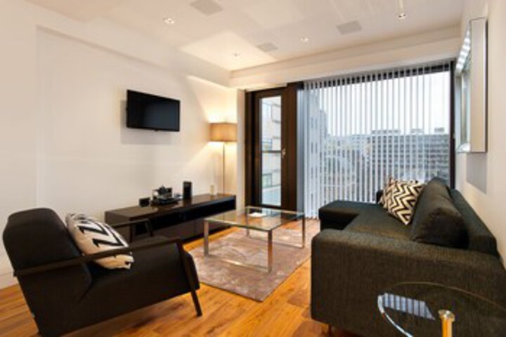 Room 4 of 7