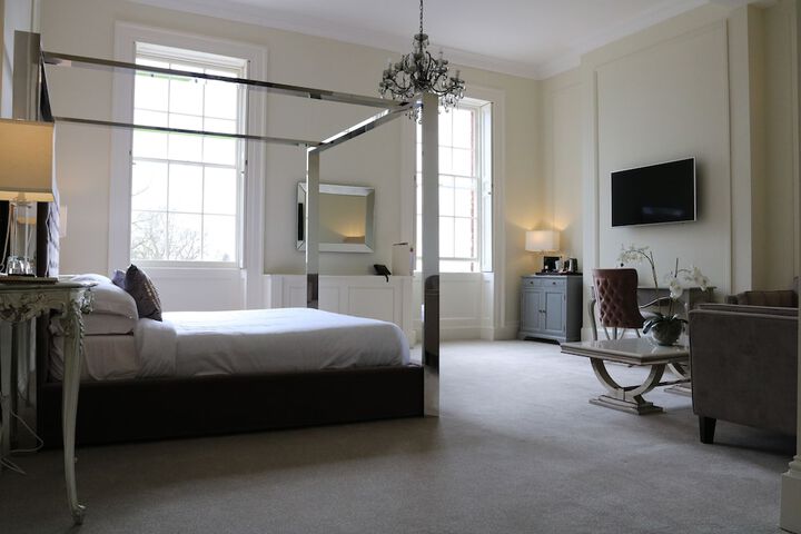 Room 17 of 39