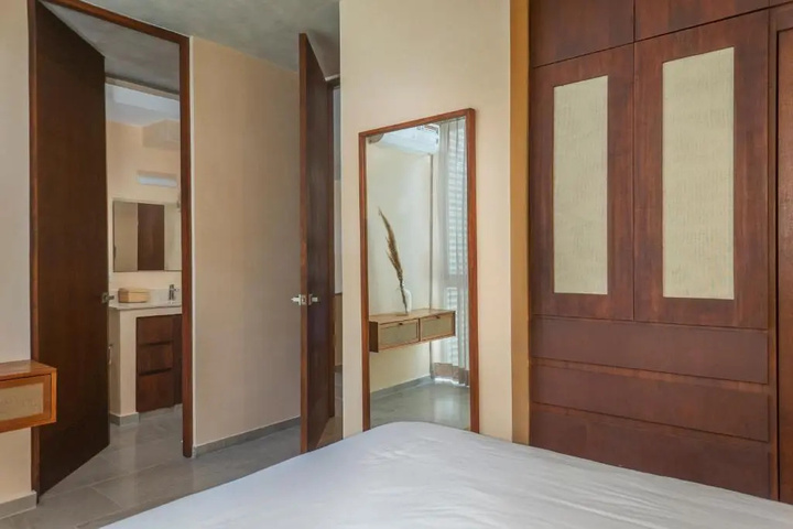 Room 4 of 15