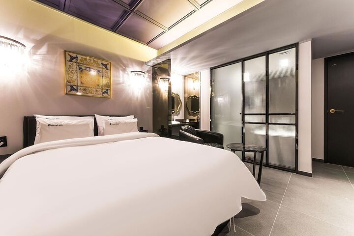 Room 47 of 84