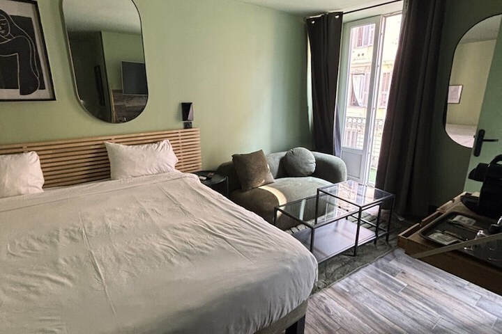 Room 37 of 76