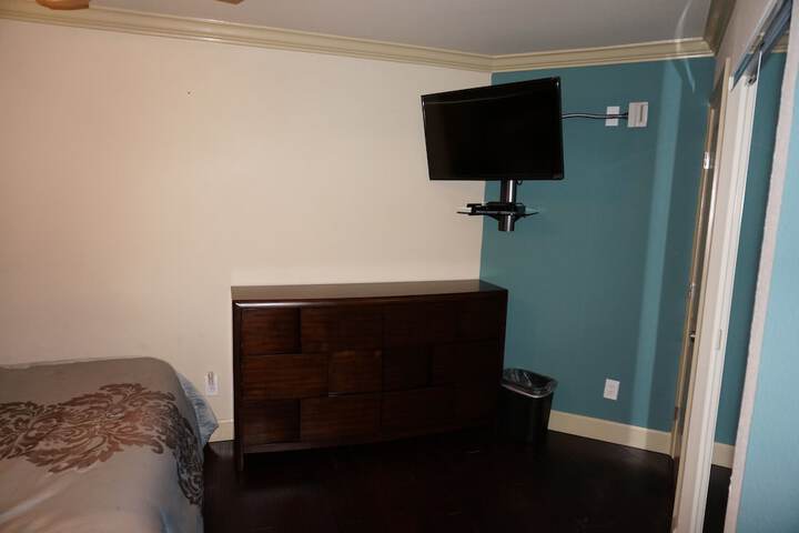 Room 25 of 210