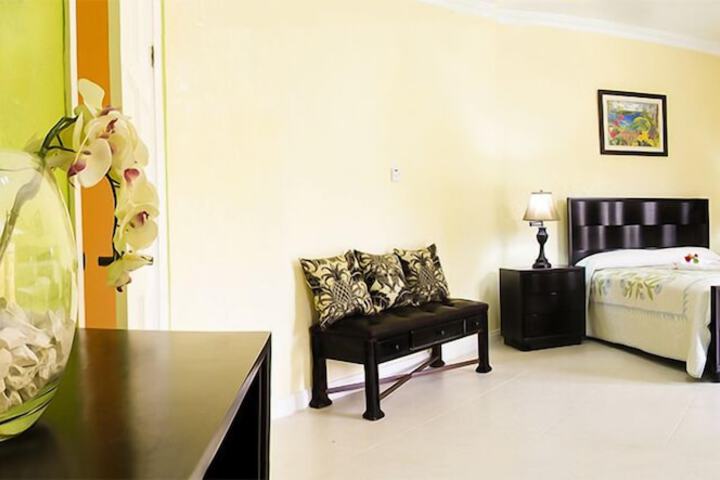 Room 12 of 65