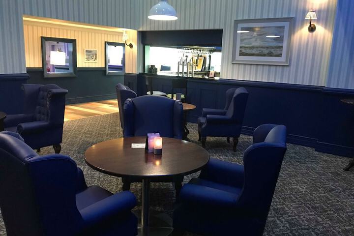 Lounge 54 of 67