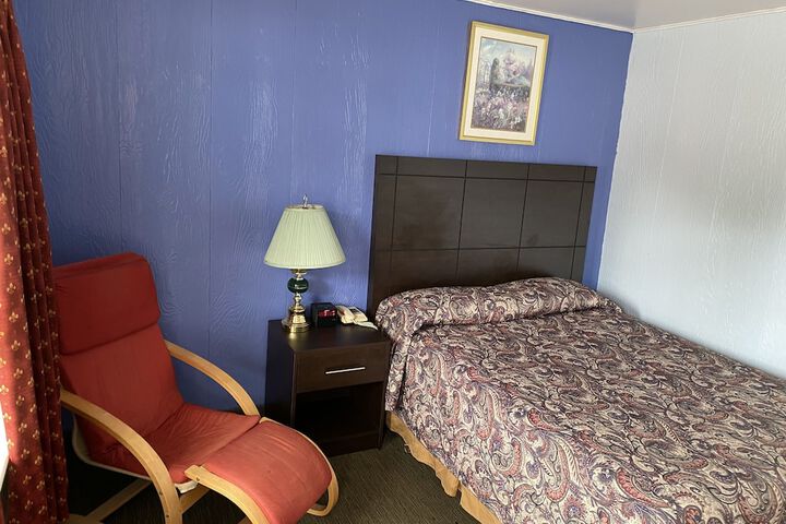 Room 13 of 30