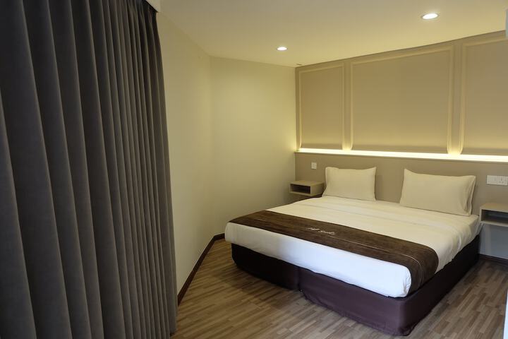 Room 16 of 36
