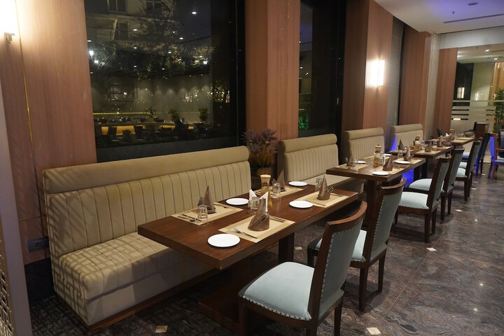 Dining 27 of 37