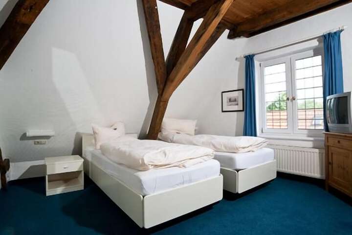 Room 4 of 44