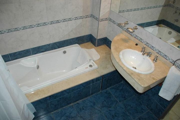 Room 12 of 16