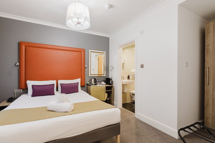 Room 15 of 165